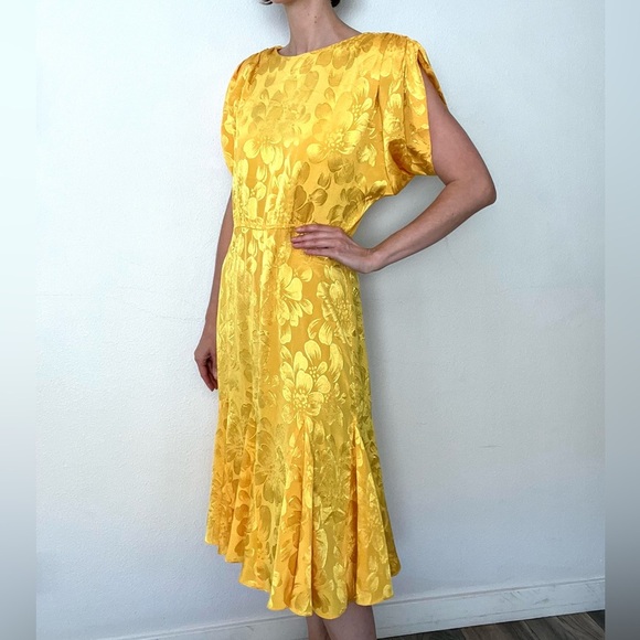 Elegant Yellow Floral Midi Dress - Picture 3 of 9